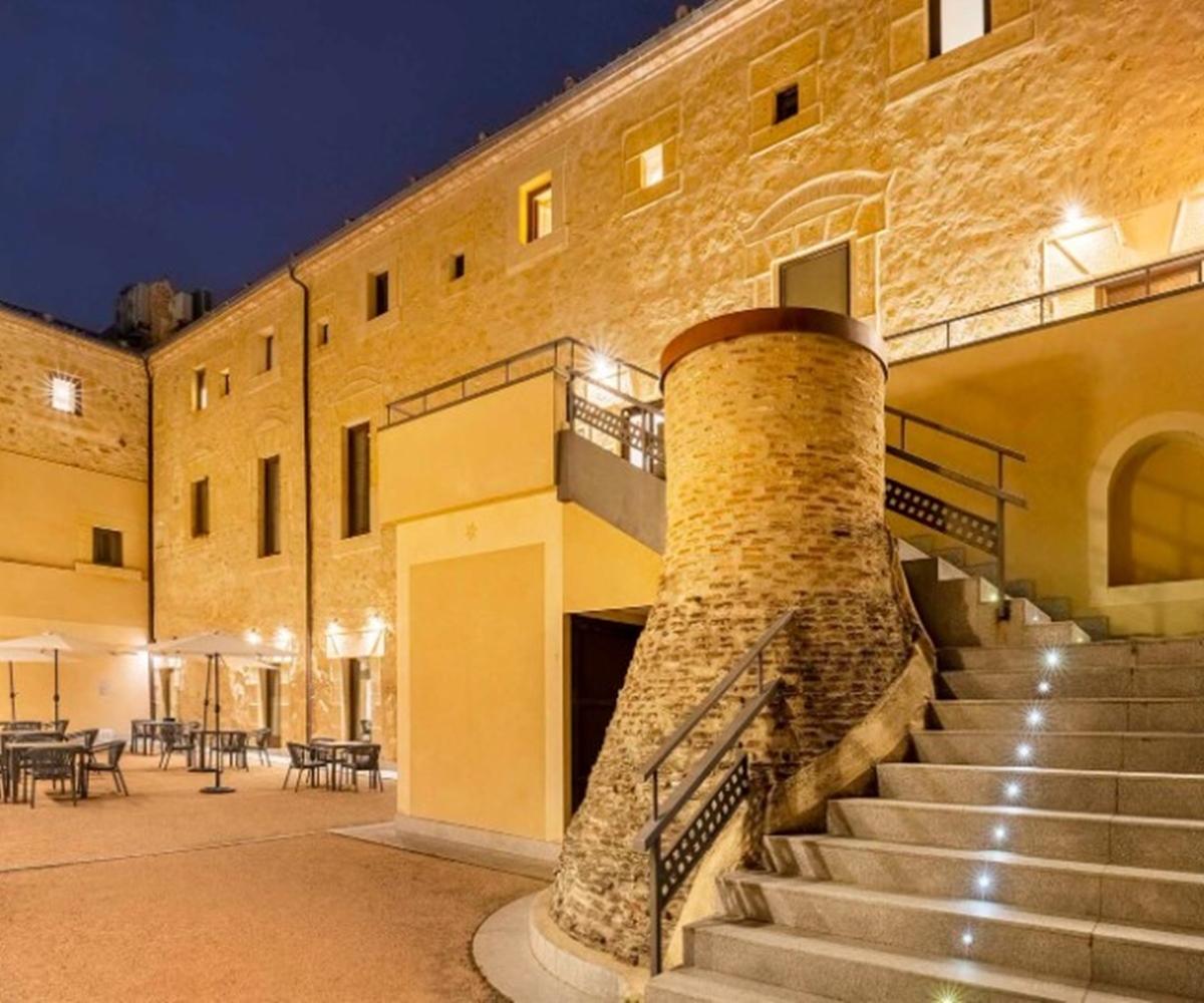 Aurea Convento Capuchinos By Eurostars Hotel Company Segovia Exterior photo The courtyard of the museum
