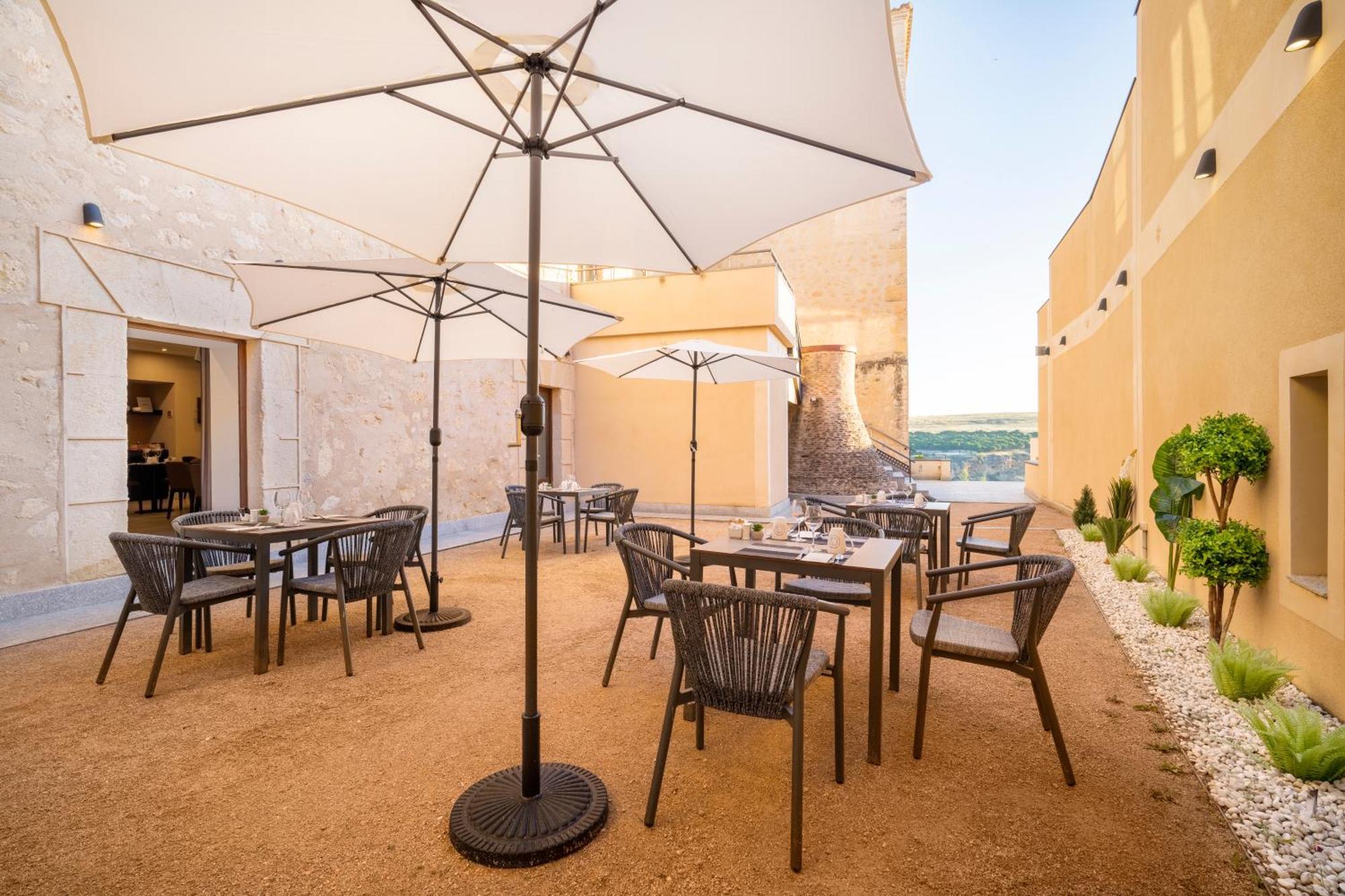 Aurea Convento Capuchinos By Eurostars Hotel Company Segovia Exterior photo The terrace of the restaurant