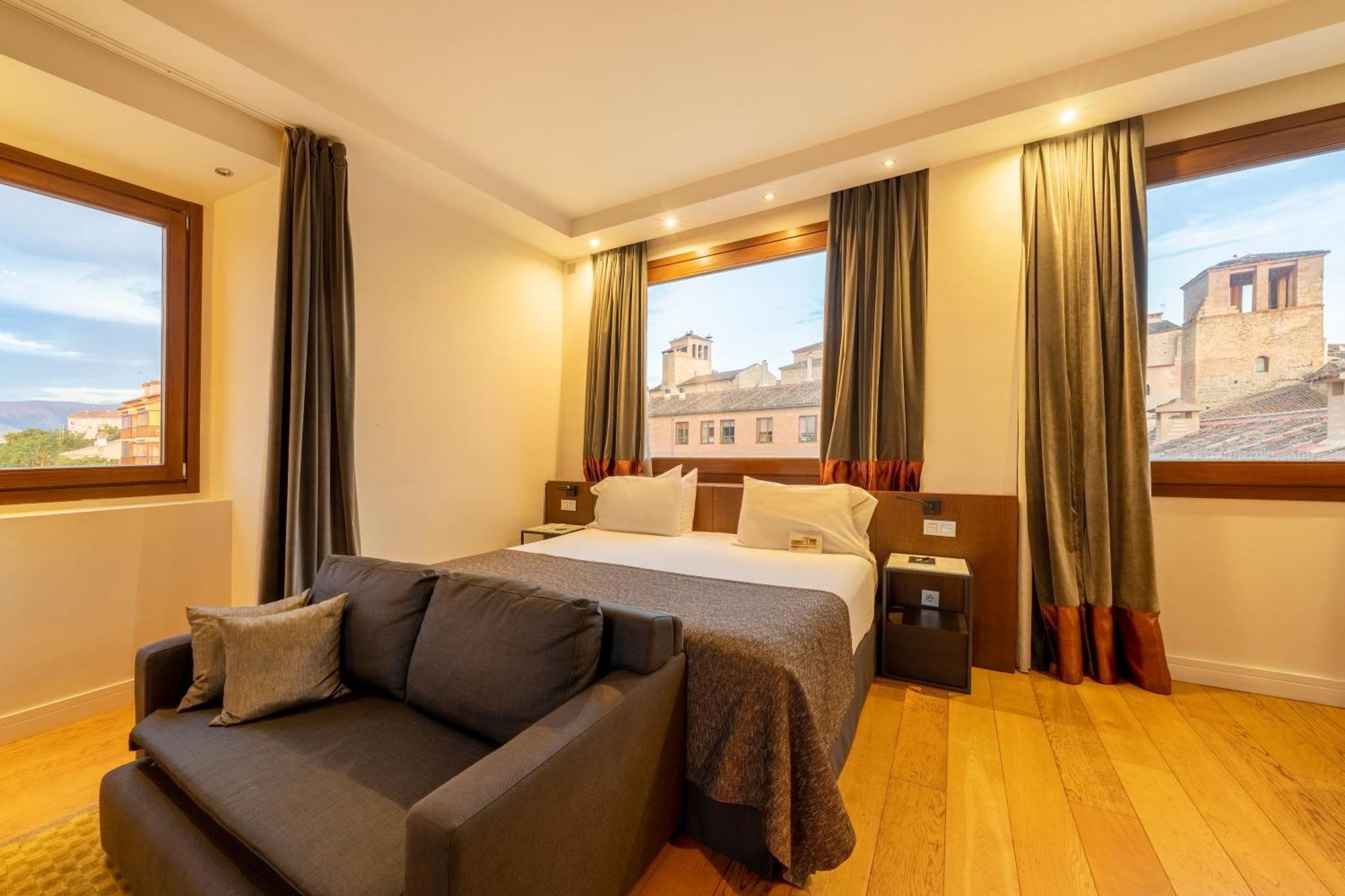Aurea Convento Capuchinos By Eurostars Hotel Company Segovia Exterior photo Deluxe Room
