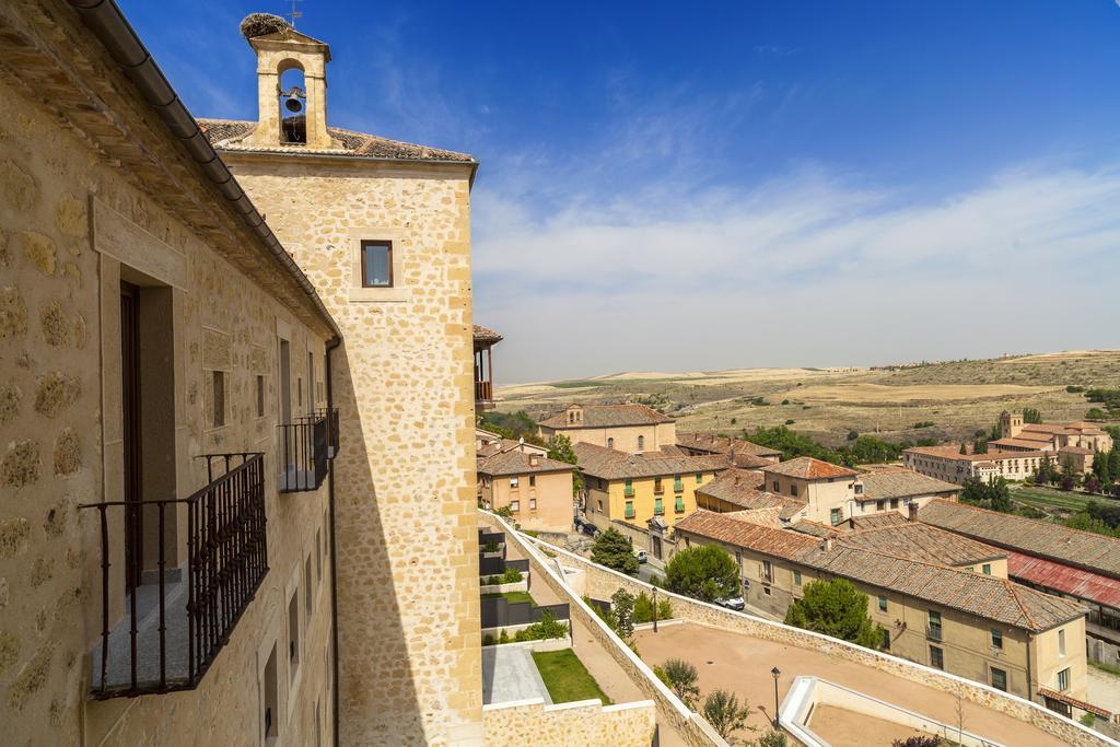 Aurea Convento Capuchinos By Eurostars Hotel Company Segovia Exterior photo View of the town of Villafranca de los Caballeros.